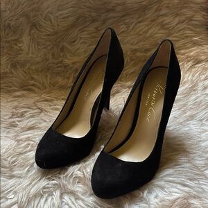 Kenneth Cole Black Stiletto Heels Suede Finish